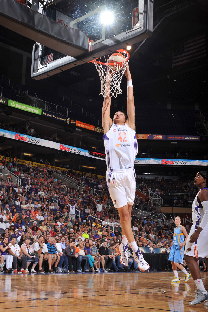 first wnba player to dunk twice in one game